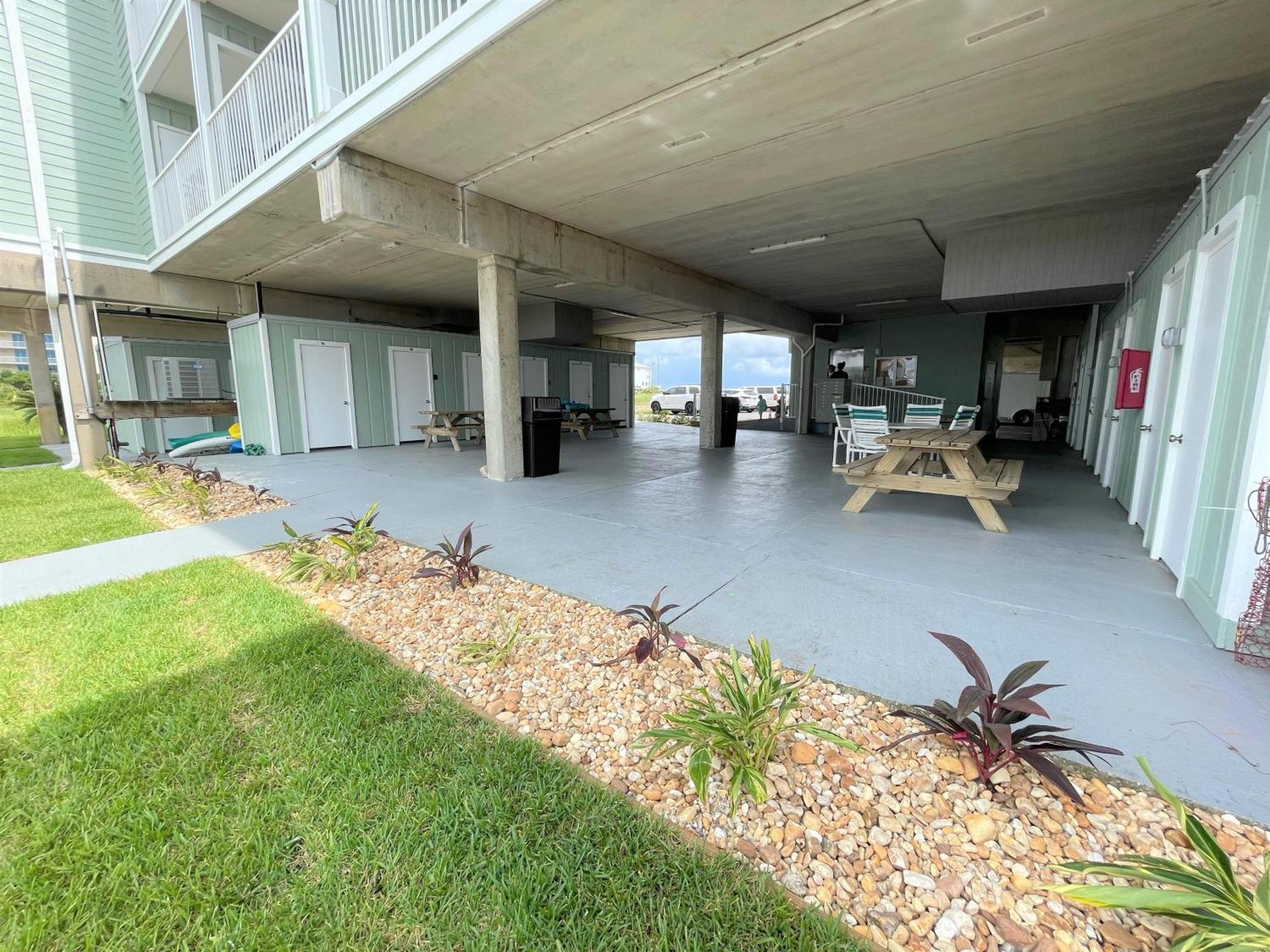 Jubilee Landing 102 *